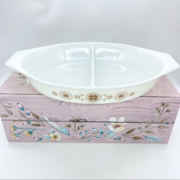 Vintage Pyrex Town and County Divided Casserole Dish - Picture 3 of 9